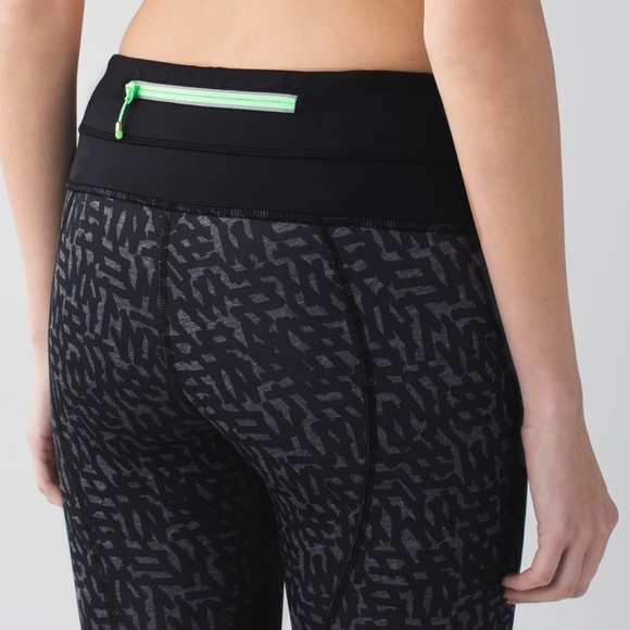Lululemon Inspire Crop II *Full-On Luxtreme - Picture 1 of 14